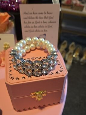 White House Black Market Pearl and Crystal Stretch Bracelet - White and Silver